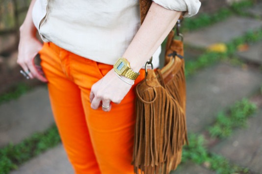 calca-laranja-blusa-bege-2