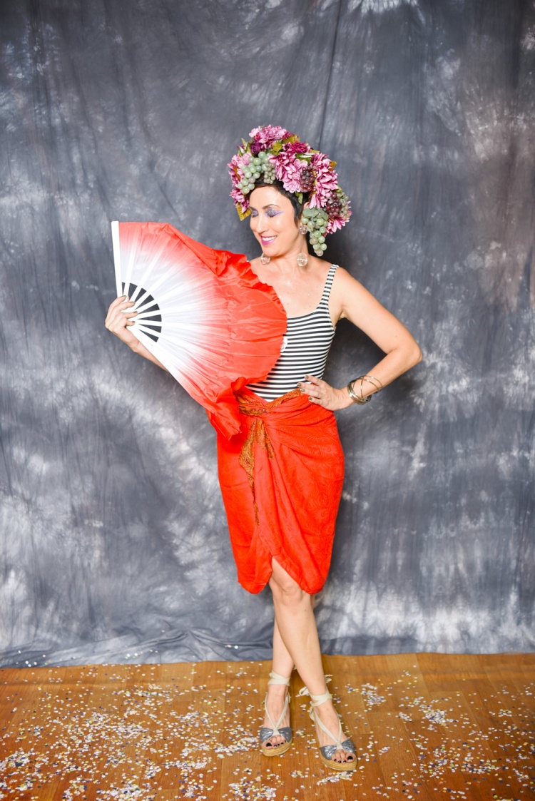 ana-fantasia-carnaval-baco