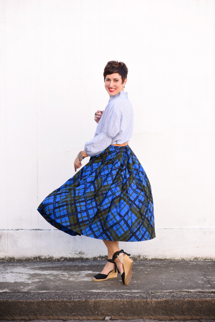 ana-soares-saia-azul-xadrez-2